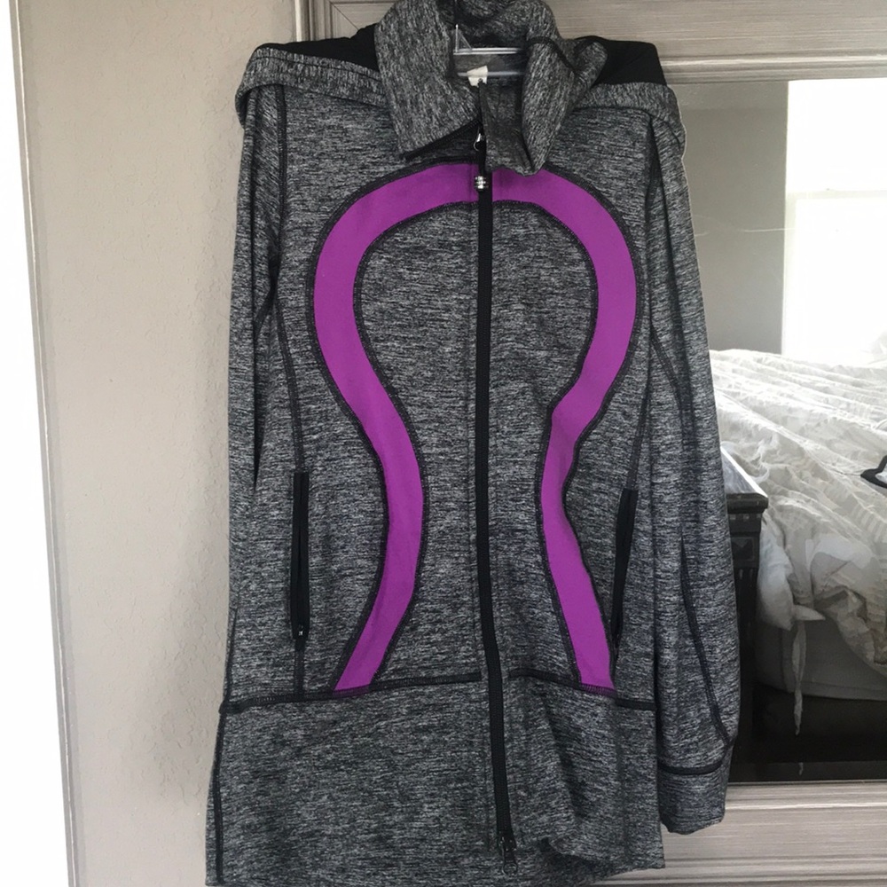 Lulu lemon hoodie! Lightly worn.